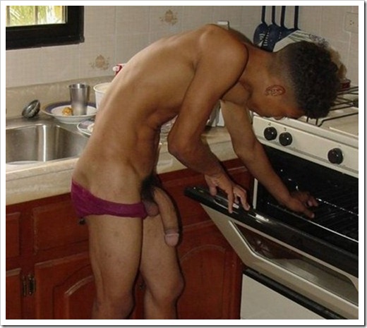 Teen_boys_in_their_kitchens (104)