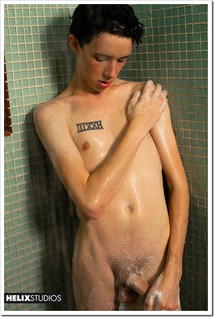 19-year-old-boy-daves-brooks-shower (3)